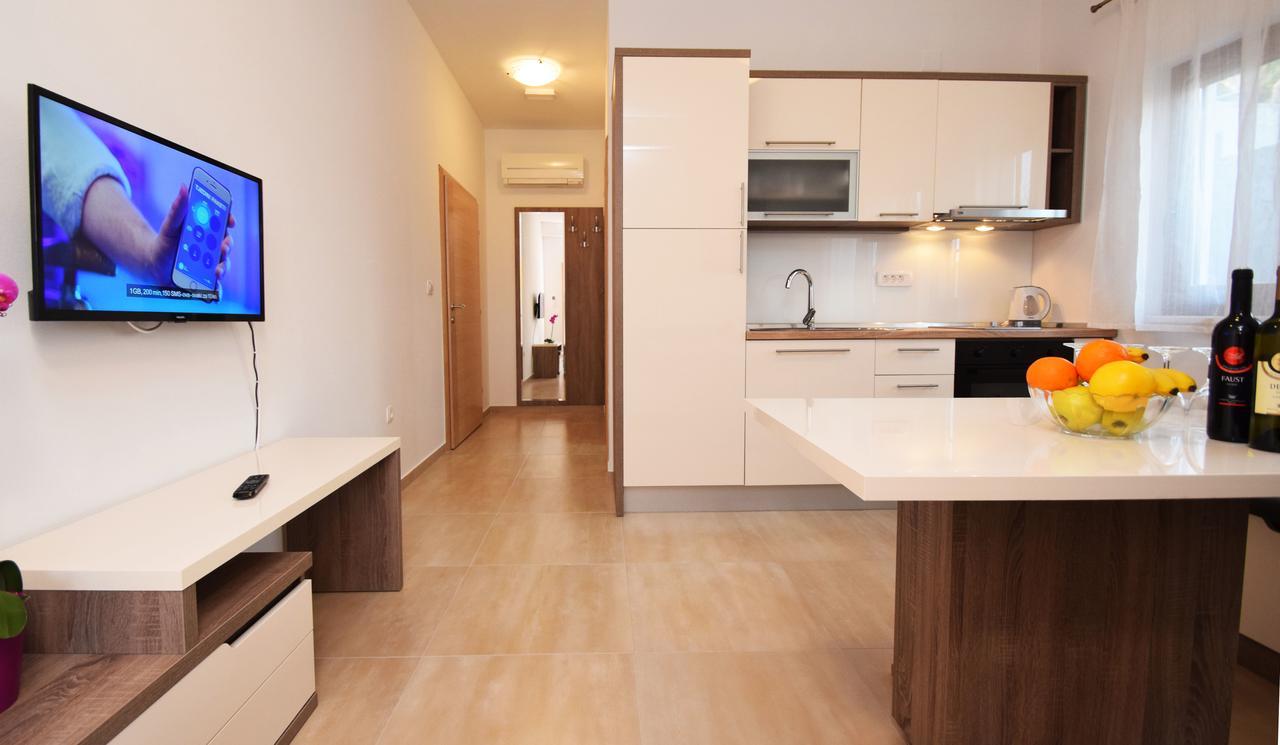 Apartments Paklenica Starigrad Paklenica Bagian luar foto