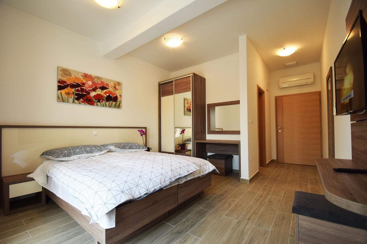 Apartments Paklenica Starigrad Paklenica Bagian luar foto